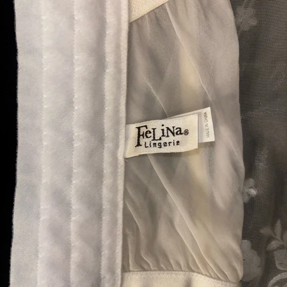 Felina White Lace Bustier Top with Floral Embroidery - Picture 2 of 2